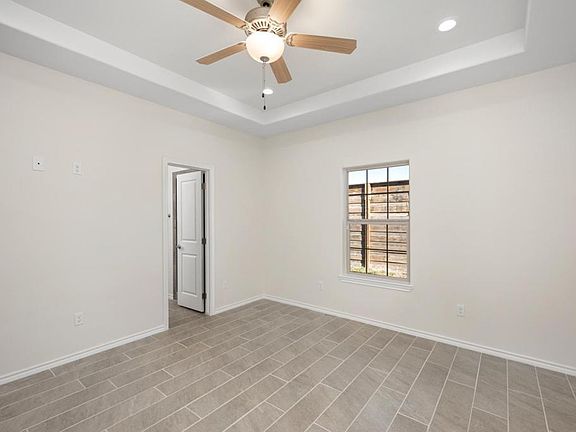 4th image of 5600 Nightingale Ave #4