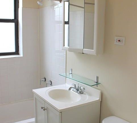 5th image of 3720 N Pine Grove Ave APT 1N