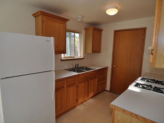 5th image of 6045 Shannon Ave