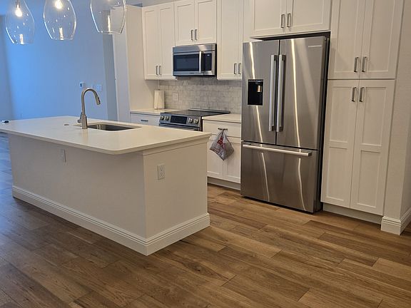5th image of 600 3rd Ave S #203