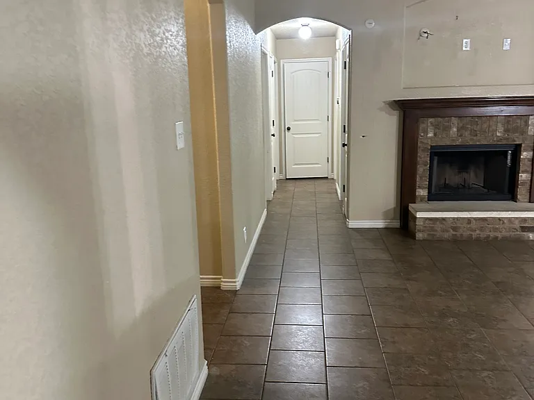 703 W Gemini Ln — Photo 2