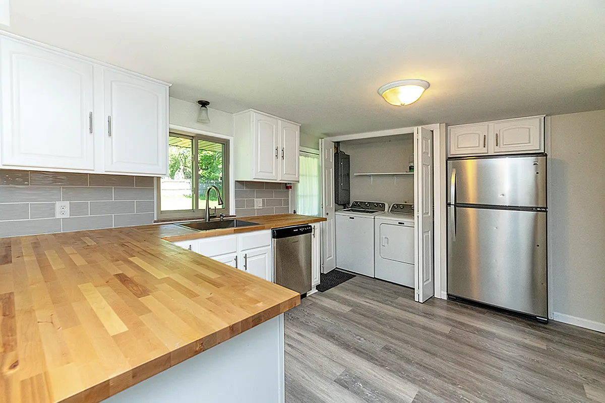 4 bed, 1992 sqft, $3,450 — Photo 3