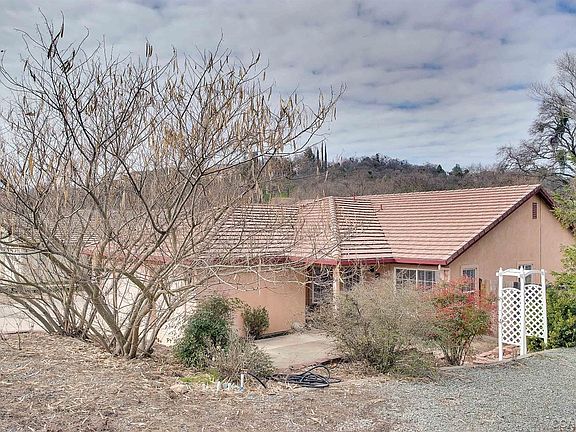 3rd image of 2458 Huckleberry Ln