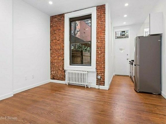 3rd image of 247 E 39th St APT 1C