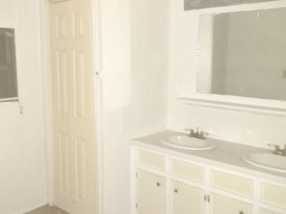 4th image of 21435 Magnolia Dr