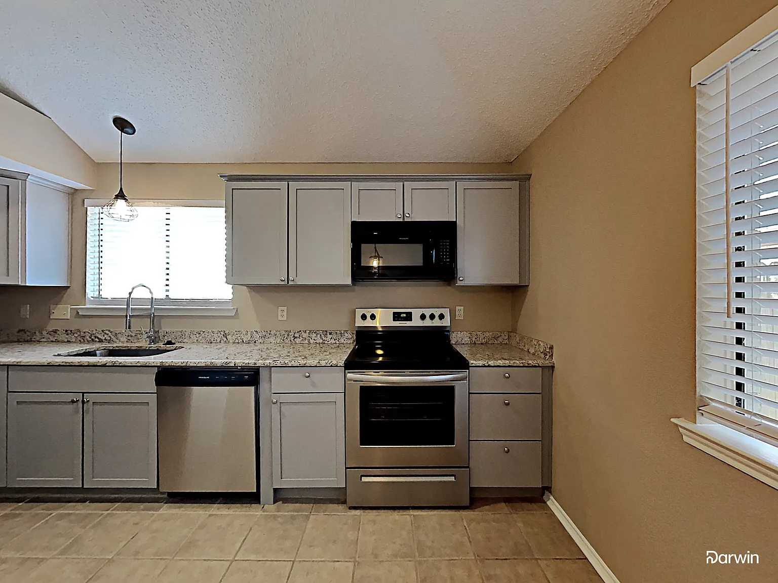 3 bed, 2.0 bath, 1355 sqft, $2,020 — Photo 4