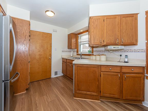 4th image of 842 Hannah Ave