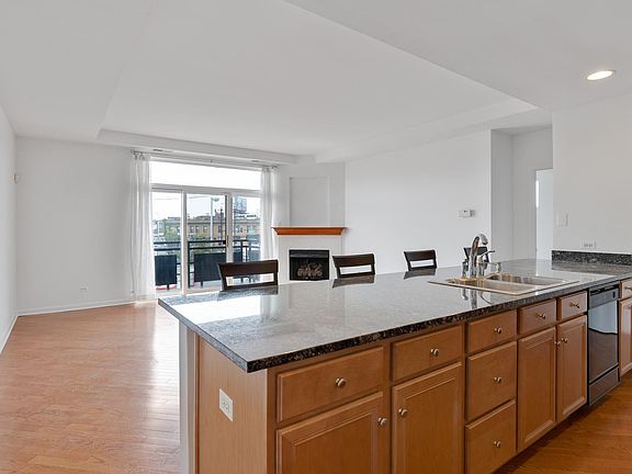 5th image of 2337 W Wolfram St #314