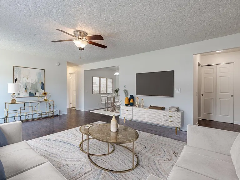 Creek Hill Apartment Homes — Photo 8
