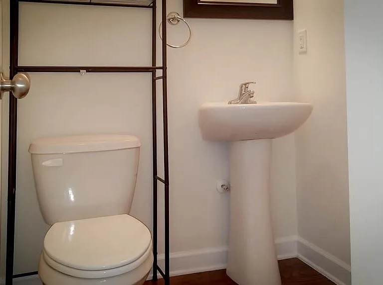 926 Price Ln #F — Photo 8
