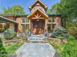 159 Lake Dr, Lake Harmony, PA 18624