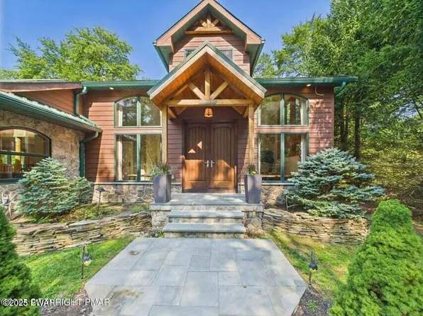 159 Lake Dr, Lake Harmony, PA 18624