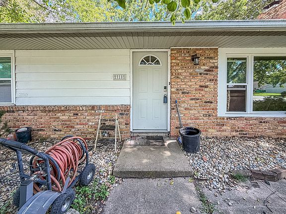 4th image of 910 Maplepark Dr