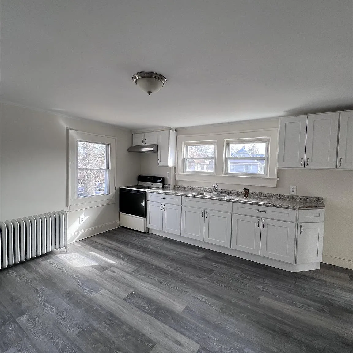 3 bed, 1.0 bath, 728 sqft, $3,600 — Photo 1