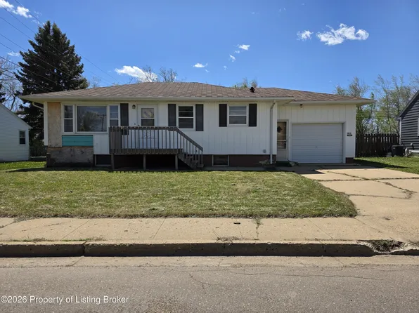 1409 2nd St S, Dickinson, ND 58601