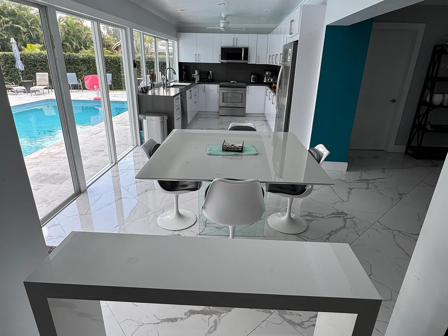 4 bed, 4.5 bath, 3200 sqft, $6,500 — Photo 4