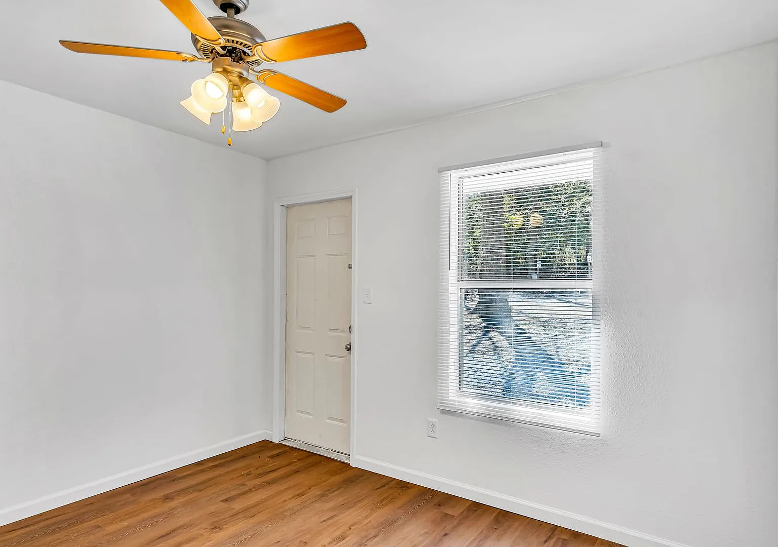 1 Bedroom Studio in Hollister, MO - All Utilities Included — Photo 4