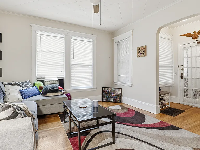 550 Park Ave — Photo 3