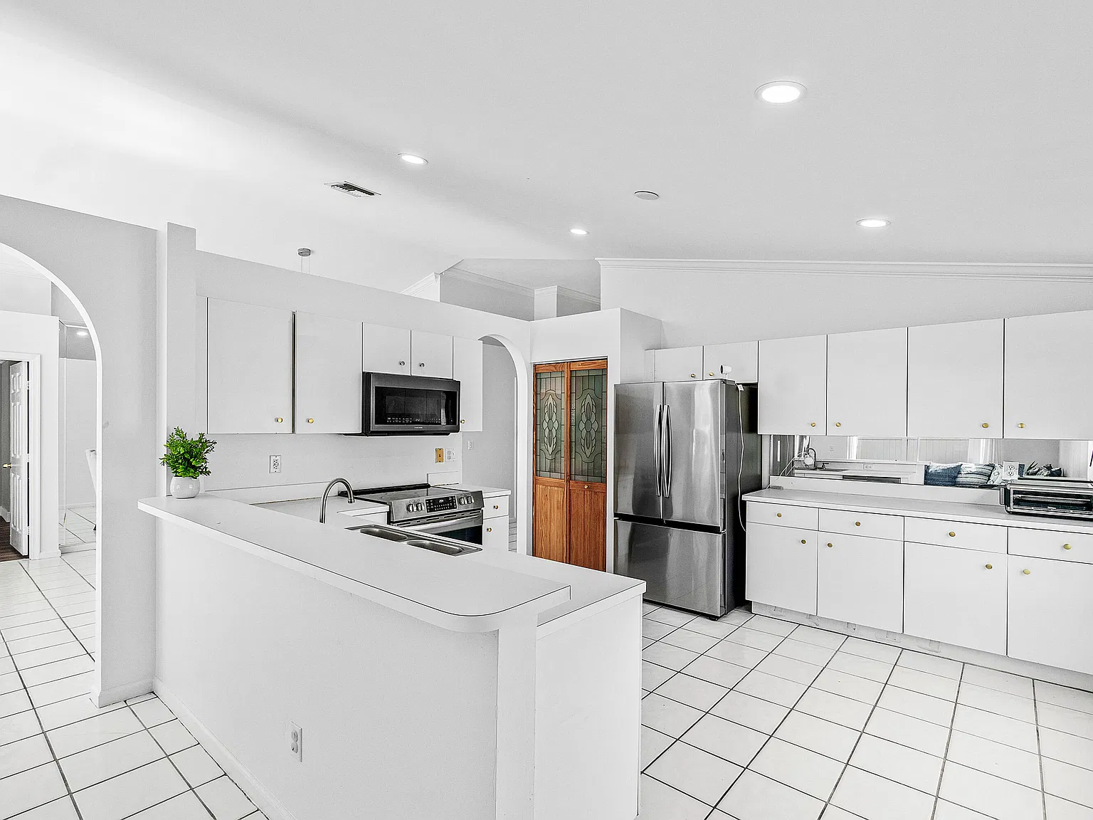 3 bed, 2.0 bath, 1802 sqft, $3,400 — Photo 4