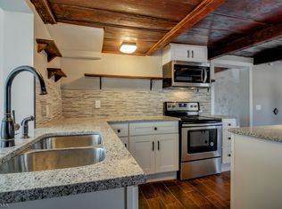 24 Washington Dr, Whitehouse Station, NJ 08889