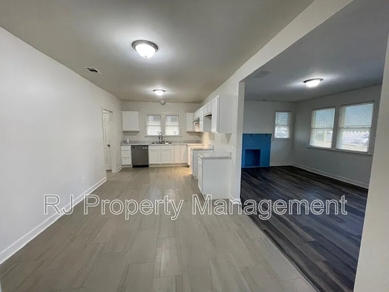 929 Birch St — Photo 11