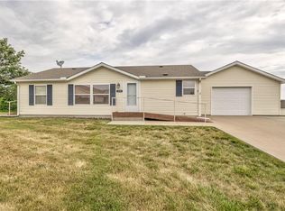 910 N Birch Ct, Oak Grove, MO 64075