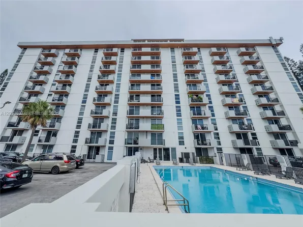 2075 NE 164th St APT 204, North Miami Beach, FL 33162