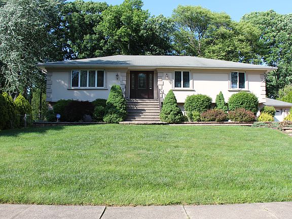 4th image of 33 Henning Dr