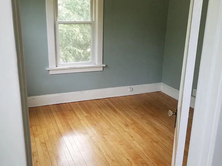 303 Pleasant St — Photo 6