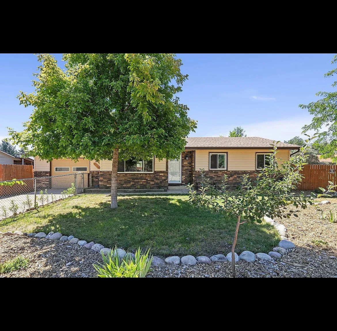 3 bed, 1064 sqft, $2,000 — Photo 1