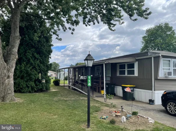 114 Starview Blvd, Mount Wolf, PA 17347