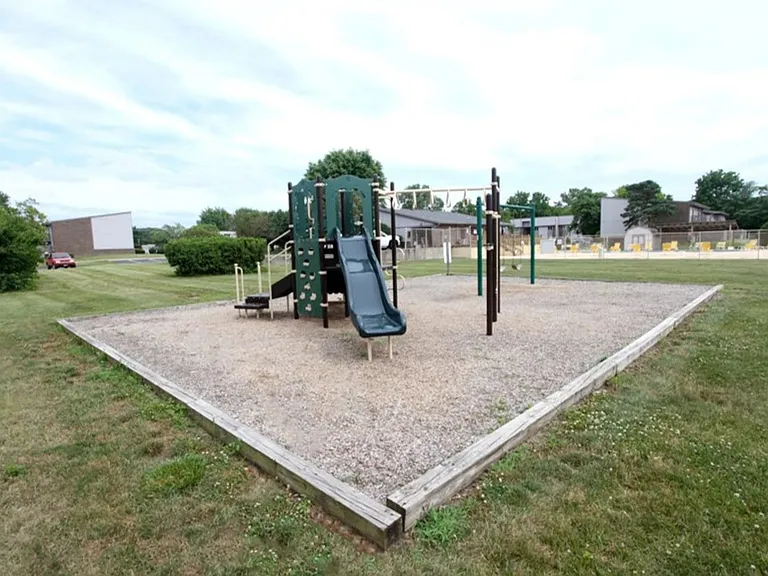 Villages on Madison Apartments — Photo 11