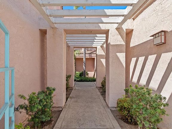 2nd image of 12083 Calle De Montana Unit 219