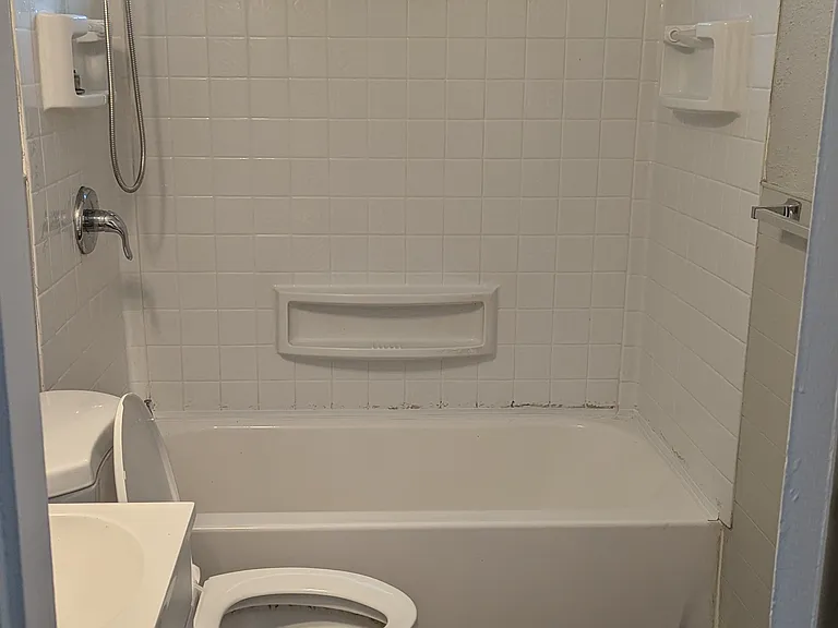 218 S Moss Ave — Photo 16