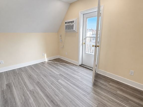 5th image of 817 15th St APT 3