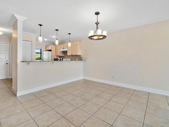 5th image of 326 Northlake Dr APT 202