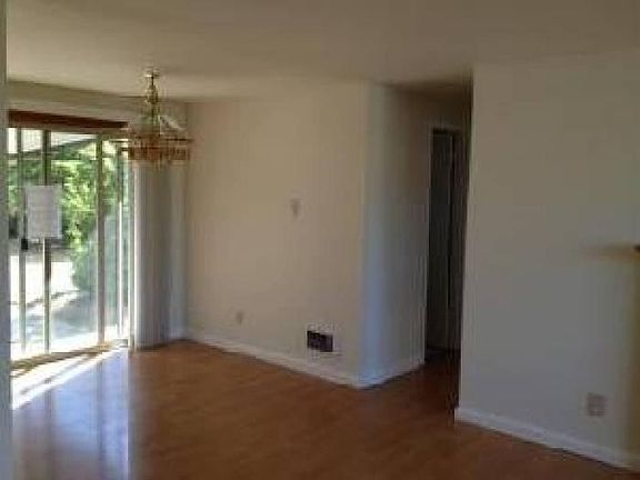 3rd image of 4412 Pacific St SW