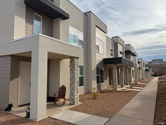 Brand new end unit townhouse in beautiful Desert Color in St. George, Utah.