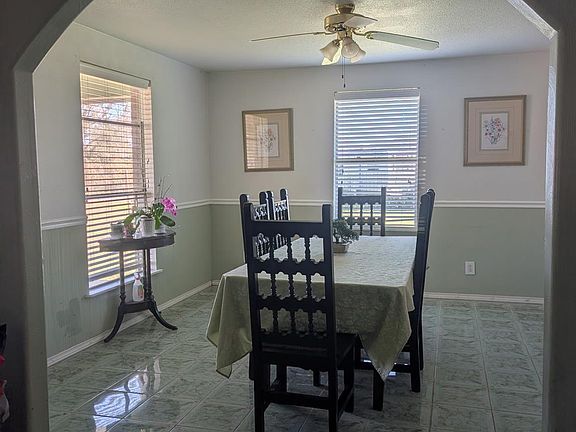3rd image of 406 Manor Ave