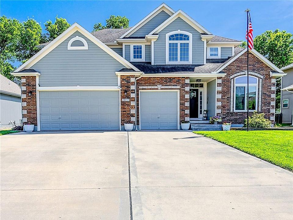 1st image of 2817 SE Jennifer Dr