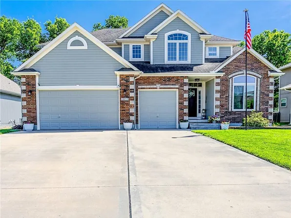 2817 SE Jennifer Dr, Lees Summit, MO 64063