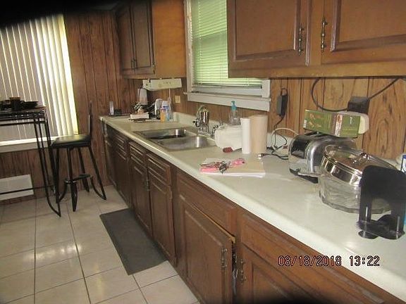 3rd image of 2808 E 141st St