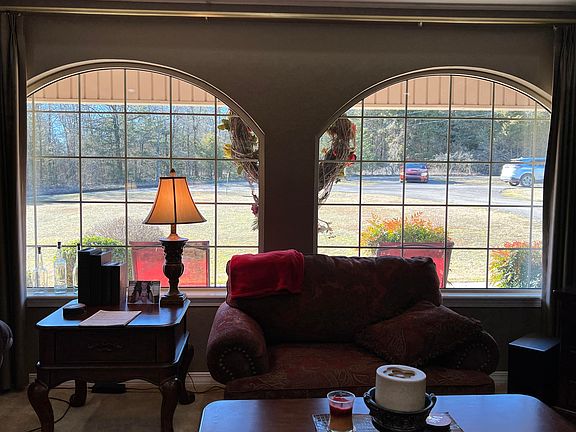 5th image of 102 Davis Ln