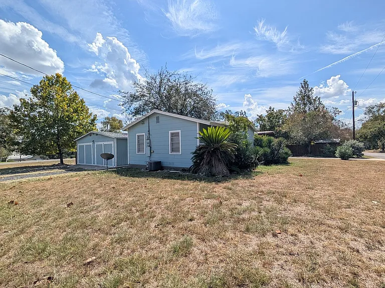 890 Josephine St — Photo 47