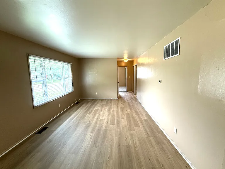 401 Morris Dr — Photo 3