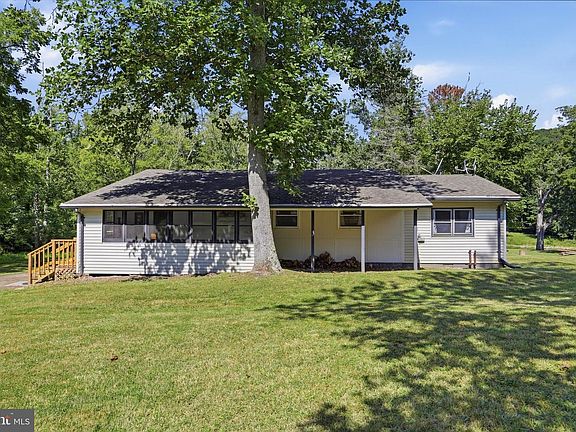 3rd image of 13340 Cacapon Rd
