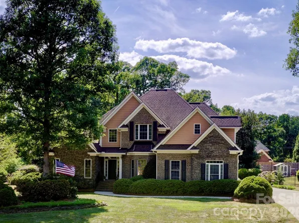 279 Woodstream Cir, Mooresville, NC 28117
