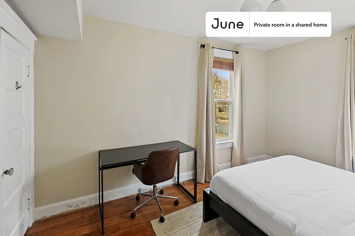 Twin bedroom in 5 bed/3 bath home in Brookland #866 C — Photo 2