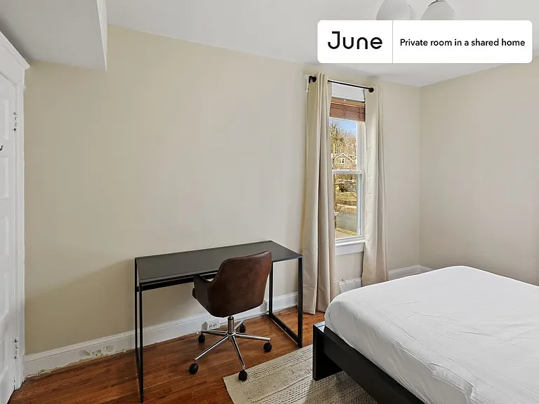 1334 Newton St NE #C — Photo 2