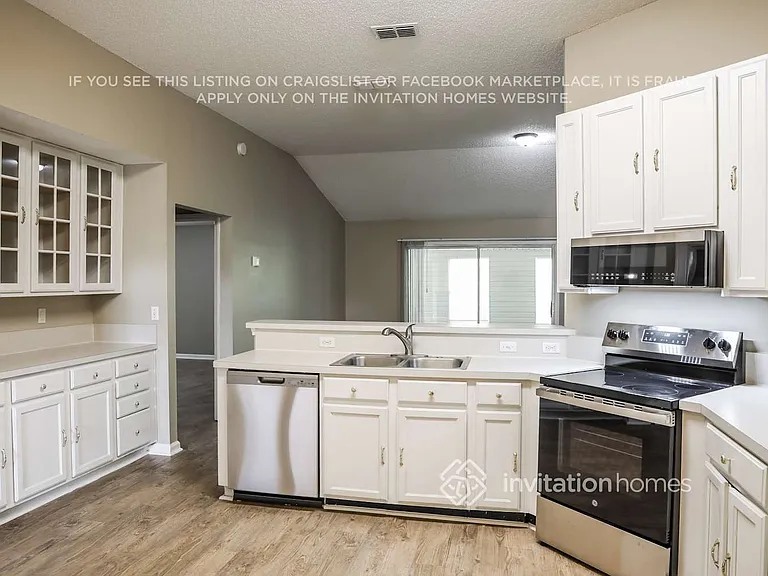 11275 Chertsey Ln — Photo 7